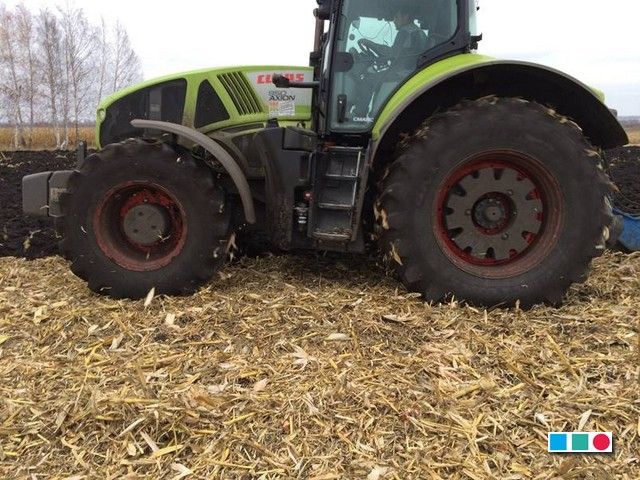 Контрольный осмотр шин BKT AGRIMAX FORCE установленных на тракторе CLAAS AXION 950