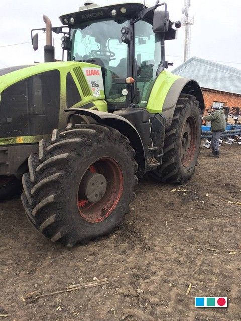 Контрольный осмотр шин BKT AGRIMAX FORCE установленных на тракторе CLAAS AXION 950