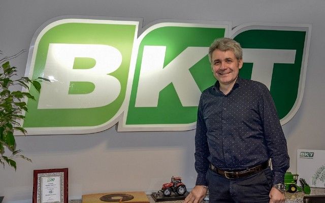 Используя данные систем мониторинга технические специалисты компании BKT анализируют детализированную информацию об эксплуатации шин на внедорожной и портовой технике