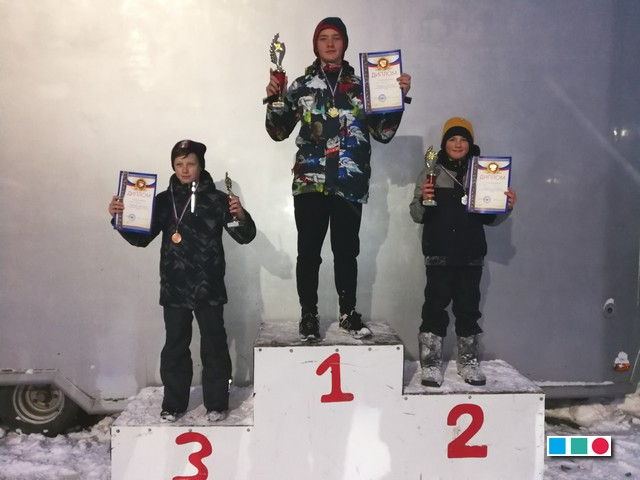 Первые заезды на ошипованных шинах KENDA прошли 9 января 2018 года на соревнованиях в Курьяново и показали отличные результаты - Михаил занял второе место в классе 85 кубов в соревнованиях по мотоциклетному кроссу.