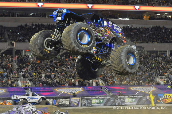 Через Monster Jam компания BKT общается с восторженными фанатами по всему миру на одном языке страсти