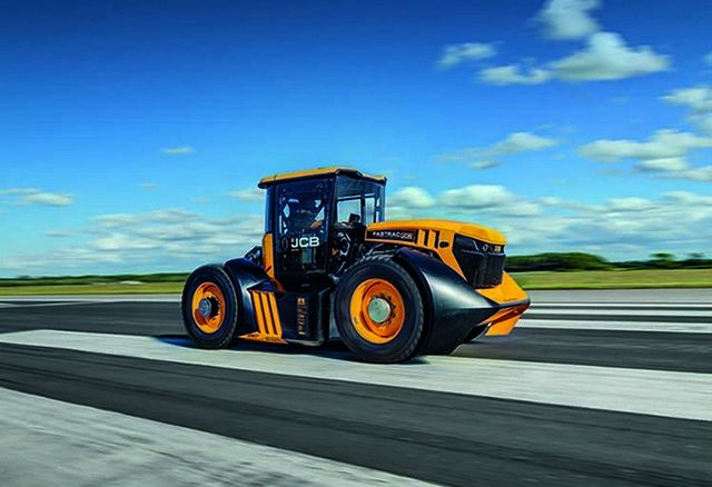 BKT выступила одним из партнеров компании JCB во время установления нового рекорда скорости для тракторов