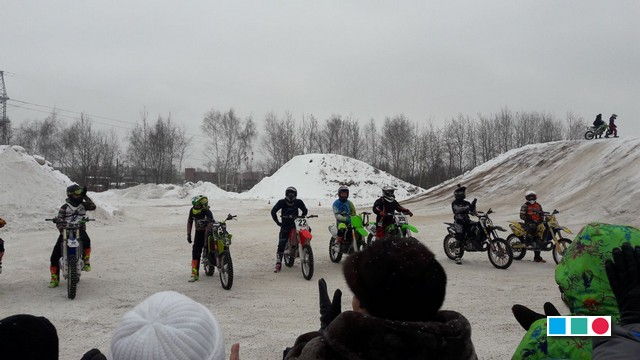 Отличным подарком всем своим фанатам и любителям мотоспорта стало организованное 22 декабря командой FERZ новогоднее представление с участием команд по мотоболу и мотокроссу.