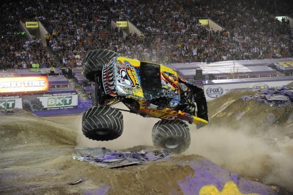 Monster Jam. Шины для тракторов можно использовать на монстрах