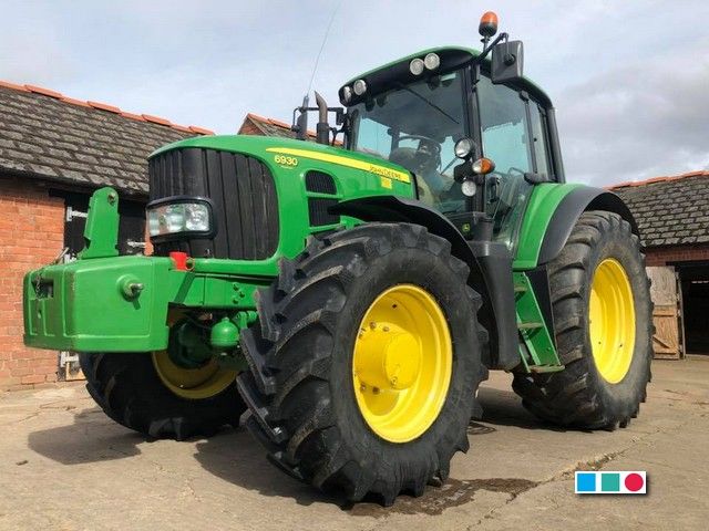 Трактор John Deere 6930